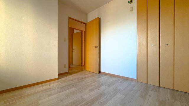 ビューネ沼津高島町の洋室