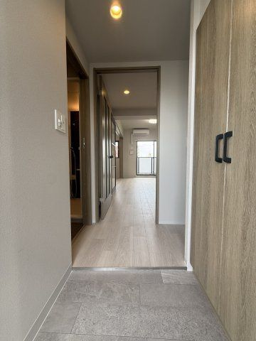 Louis Residence 弁天町の玄関
