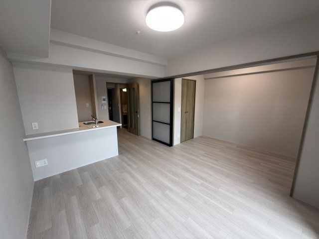 Louis Residence 弁天町の居間・リビング