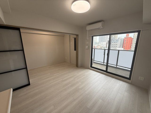 Louis Residence 弁天町の居間・リビング