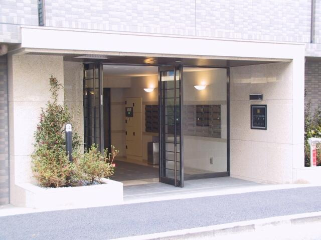 ルーブル白金高輪弐番館の外観|建物入り口はこちらです