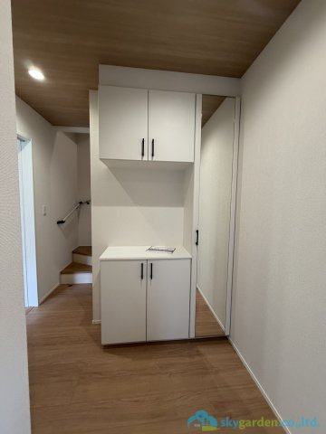 伊勢原市田中2期　新築戸建　全2棟2号棟の玄関