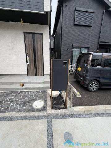 伊勢原市田中2期　新築戸建　全2棟2号棟の玄関
