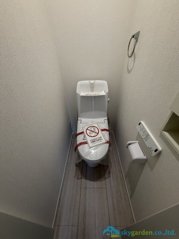 伊勢原市田中2期　新築戸建　全2棟2号棟のトイレ