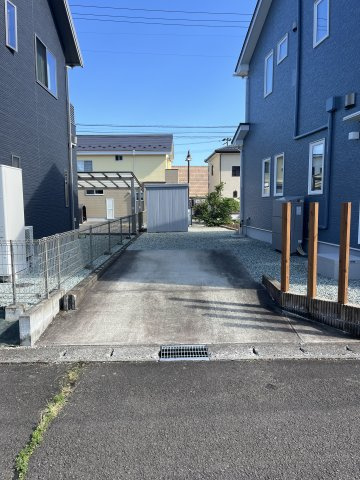 名取市愛島台のその他|３台目駐車可能です（北側道路より）