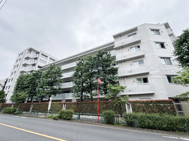 【外観】 | ルフォン中野上鷺宮壱番館 | 手入れの行き届いた外壁やエントランスなど、「見ればわかる」レベルで清潔感を保ったマンションです。築年数を感じさせない姿で皆様をお出迎えします。～即日のご見学可能～　お問合せはお気軽にどうぞ。