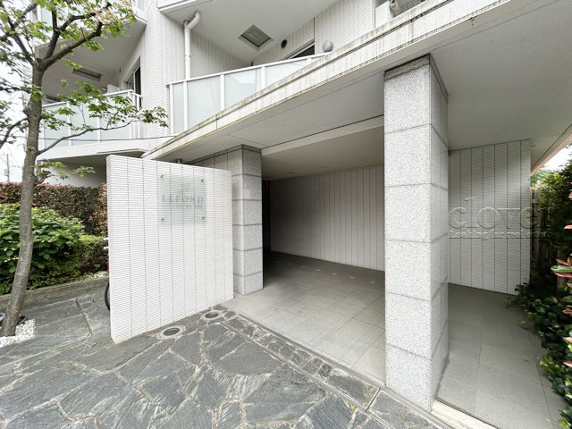 【エントランス】 | ルフォン中野上鷺宮壱番館 | オートロックを備えた、マンションのエントランス。やはりセキュリティの観点は欠かすことができません。皆様を“安全”に送り出し、出迎えてくれます。～即日のご見学可能～　お問合せはお気軽にどうぞ。