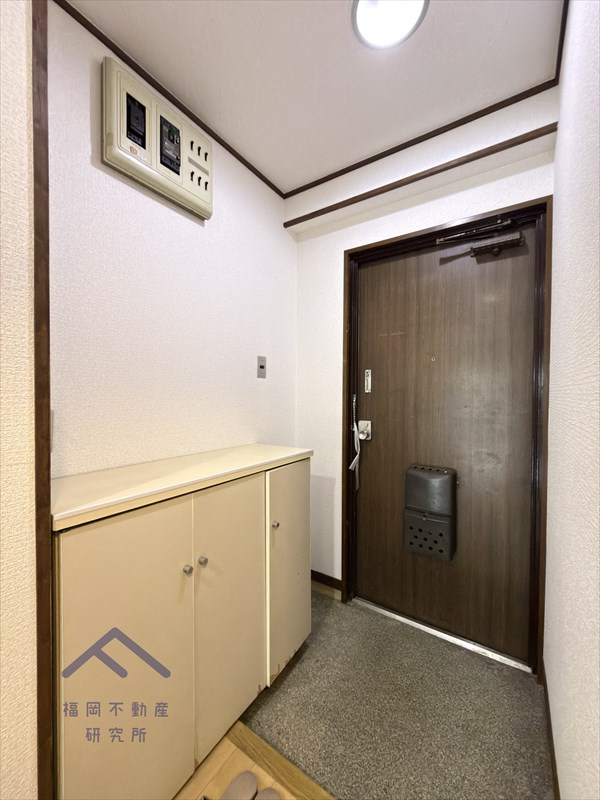グリーンハイツ輝国の玄関
