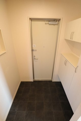 Ｄ－ＲＯＯＭ　ＡＫＡＲＩの玄関|シューズボックス付きの玄関です★