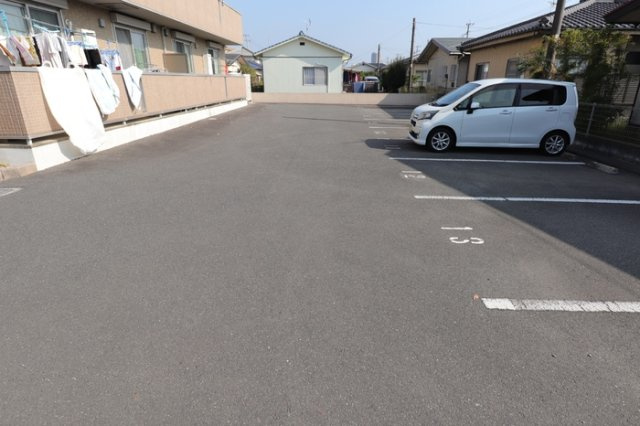 Ｄ－ＲＯＯＭ　ＡＫＡＲＩの駐車場|駐車スペースもあります☆