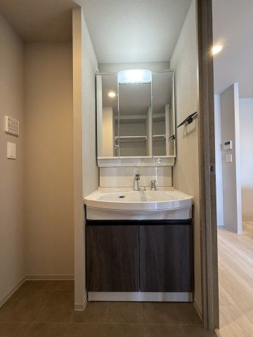 Louis Residence 弁天町の洗面所