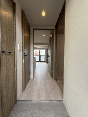 Louis Residence 弁天町の玄関