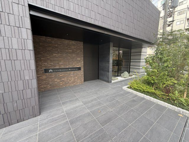 Louis Residence 弁天町のエントランス