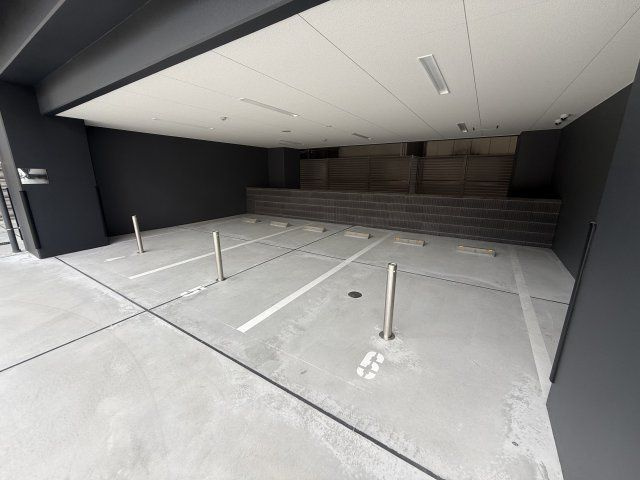 Louis Residence 弁天町の駐車場