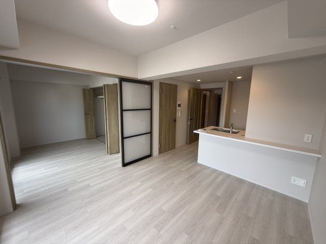 Louis Residence 弁天町の居間・リビング