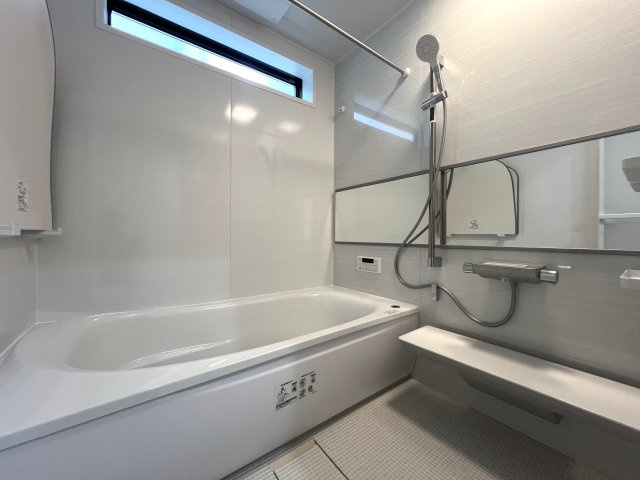 ⌂全１０棟の分譲住宅⌂土地は全て５０坪超で広々カースペースとお庭付き◎田舎者の私は思います。家はデカいに越したコトない！！各棟で間取りが違う見比べ必須な【都筑区東山田４丁目】新築戸建の浴室|日々の暮らしに欠かせないお風呂です