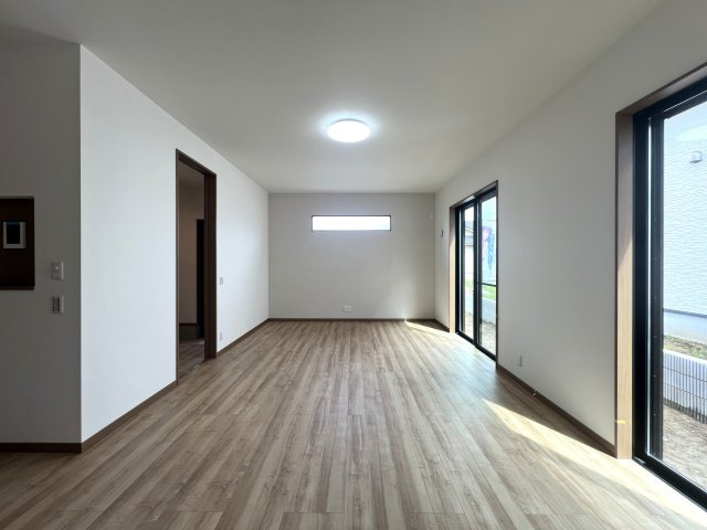⌂全10棟の分譲住宅⌂土地は全て50坪超で広々カースペースとお庭付き◎なんてＧＯＯＤな【都筑区東山田4丁目新築戸建】の居間・リビング|ゆったりとした居間です