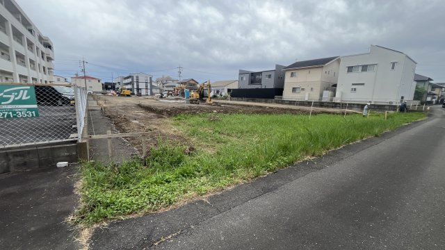 分譲地　須賀3丁目　3号地の前面道路含む現地写真