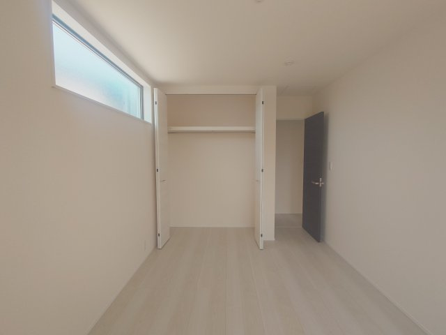 リーブルガーデン高松市仏生山町第七◇2026年度補助金対象の長期優良住宅です！の収納|２階洋室完成予想図
各居室、ハンガーパイプ付きのクローゼットが付いています。洋服をハンガーで引っ掛ければ、もう収納完了です。
