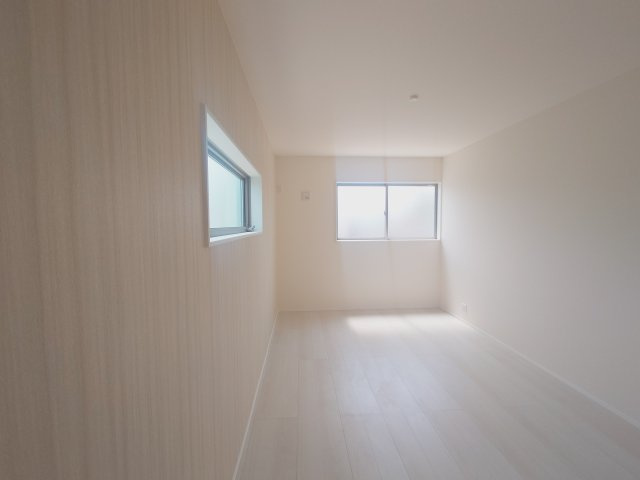 リーブルガーデン高松市仏生山町第七◇2026年度補助金対象の長期優良住宅です！の寝室|主寝室完成予想図
広い主寝室はベッドなどの大型の家具を設置しても圧迫感が生まれにくく、空間に余白を持たせた自由度の高いコーディネートが可能です。