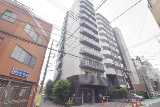 【外観】 | プレール・ドゥーク新大久保Ⅱ | 手入れの行き届いた外壁やエントランスなど、「見ればわかる」レベルで清潔感を保ったマンションです。築年数を感じさせない姿で皆様をお出迎えします。～即日のご見学可能～　お問合せはお気軽にどうぞ。