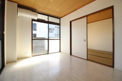 【洋室】 | コーポみあき | コンパクトで使いやすい洋室です