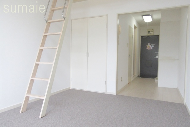 サンテラス奥戸の寝室|大きめのロフト付きのゆったりとした洋室です♪