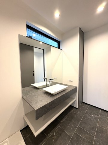 Hotel Living, Every Day. 家にいる時間が、一番好きになる。の独立洗面台