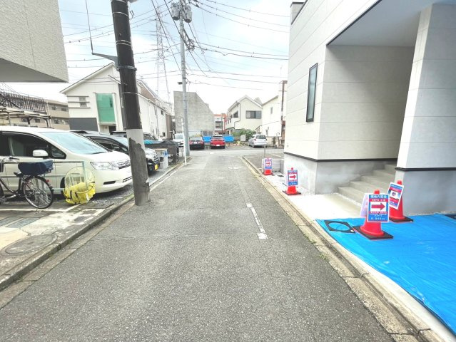 KEIAI GRACE　昭島市福島町３期　１号棟の前面道路含む現地写真