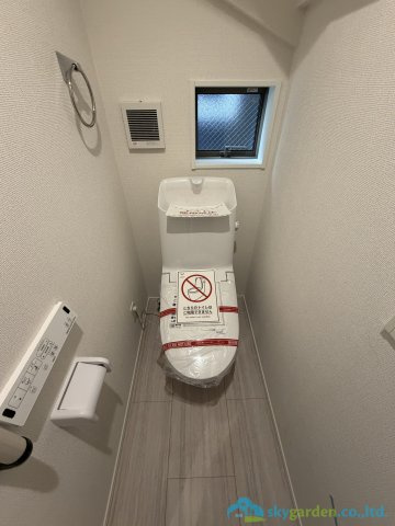 伊勢原市田中2期　新築戸建　全2棟1号棟のトイレ
