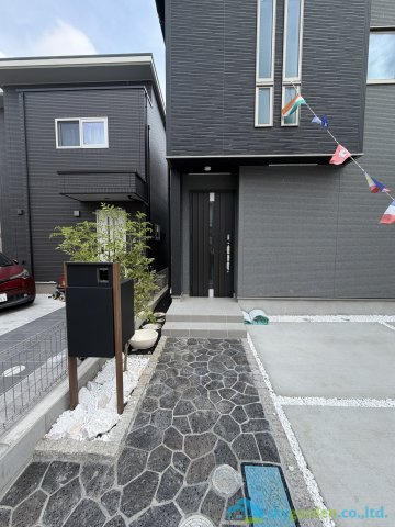 伊勢原市田中2期　新築戸建　全2棟1号棟の玄関