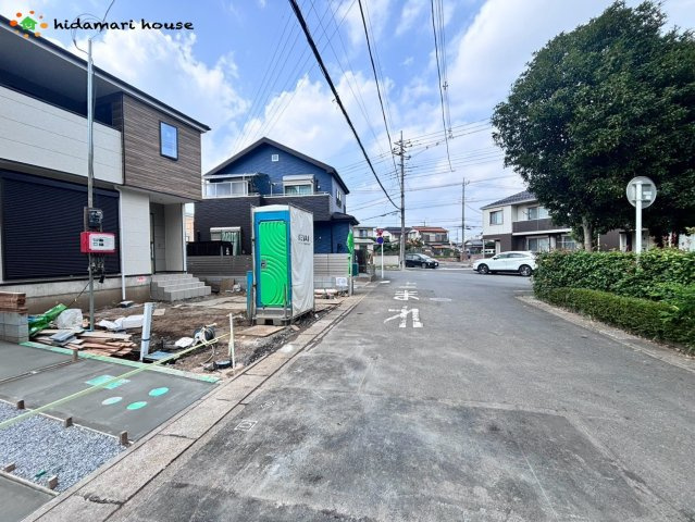 上尾市泉台8期　新築戸建　GRACE02の前面道路含む現地写真