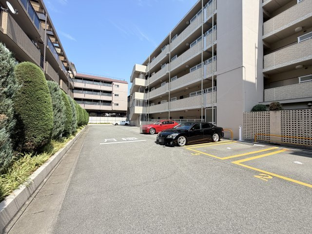 エル・セレーノ石屋川の駐車場