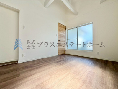 【洋室】 | 長田区片山町1丁目戸建 | デザインリフォームされた室内は 良い雰囲気になっております♪リノベーションで付加価値をプラスし、 ただの『住まい』ではなく『癒しのある空間』 に仕上がっております♪