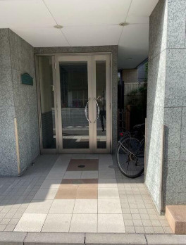K2恩賜公園のエントランス|建物の内部です