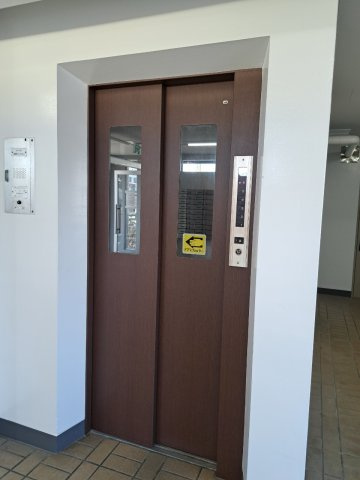 新潟昭和ビル（駅南）のエントランス