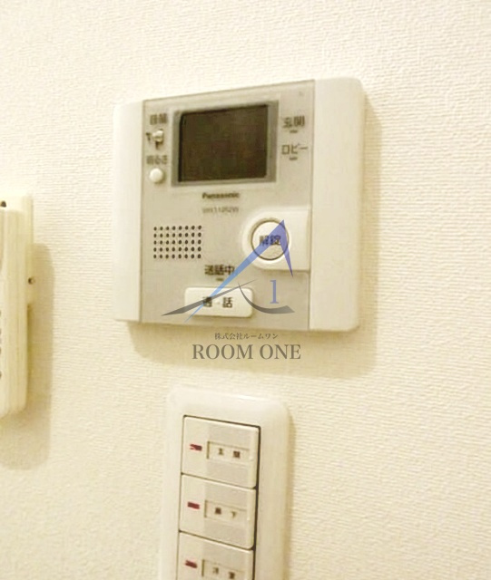 TMG市谷のセキュリティ|モニター付きインターホンです。