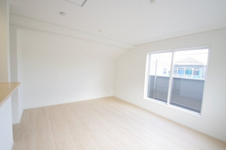 【居間・リビング】 | 【仲介手数料無料！！】府中市小柳町5丁目　新築戸建て（全2棟）2号棟　4630万円