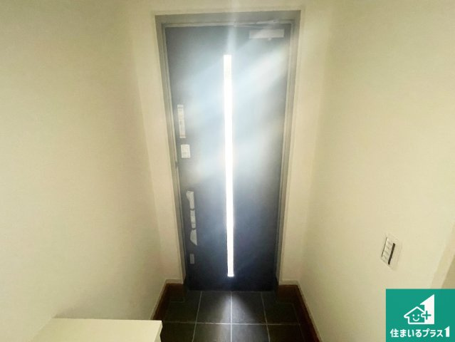 ■豊中市夕日丘　第1期　新築一戸建ての玄関|シューズボックスにはたくさんの靴が収納できるので玄関周りはいつもスッキリ！ご家族が増えても安心！