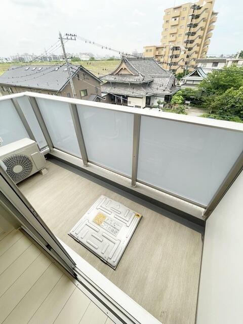 グランヴァンプレミアム川口のバルコニー