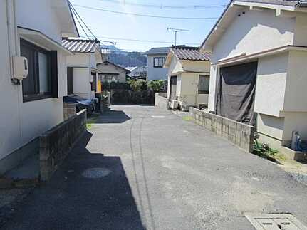 安佐南区長束西2丁目　の前面道路含む現地写真