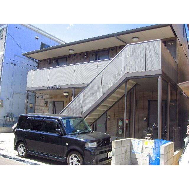 プランドール春日のエントランス