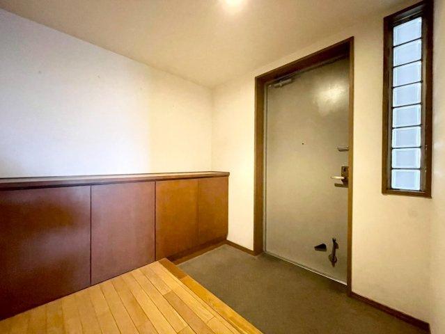 ノルテながのの玄関|玄関ホールはお買い物の手荷物など楽々おける広さです♪