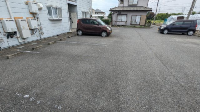 キャピタルハイツ川田A棟の駐車場