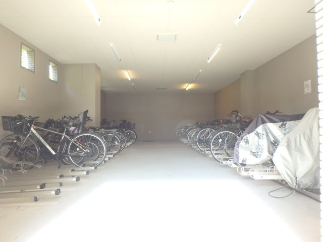 フォルム芦屋岩園の駐輪場