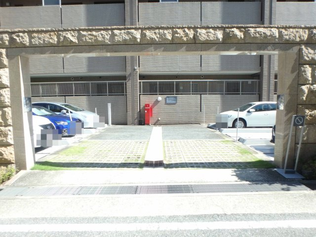 フォルム芦屋岩園の駐車場|機械式につきサイズ制限がございます。月額12,000円～18,500円。