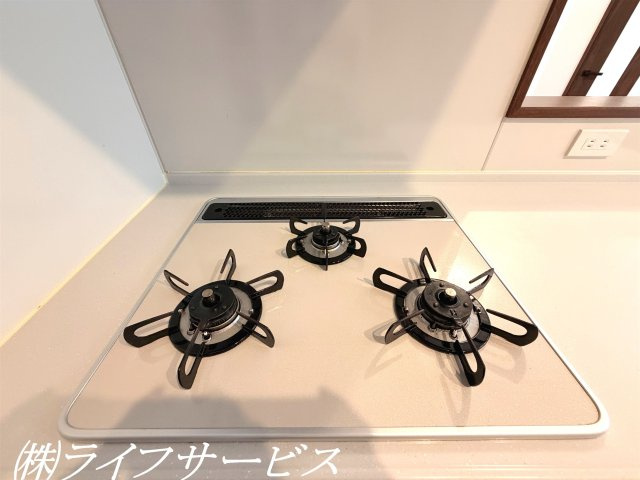 【キッチン】 | 西三国４丁目中古戸建 | グリル/３口ガスコンロ