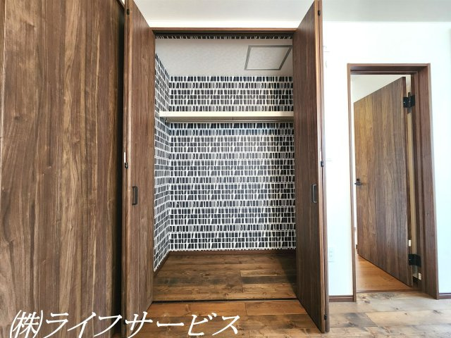 【収納】 | 西三国４丁目中古戸建 | ２階洋室９帖/クローゼット＆物入有