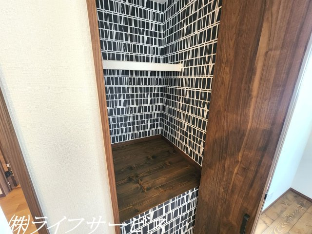 【収納】 | 西三国４丁目中古戸建 | ２階洋室９帖/クローゼット＆物入有