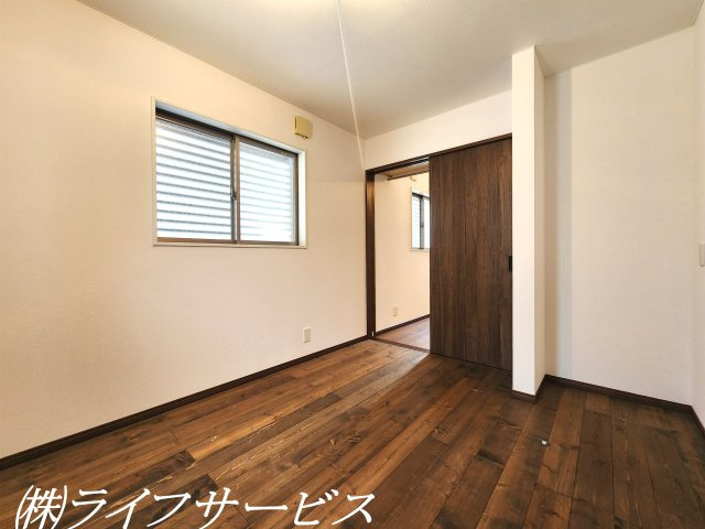 【洋室】 | 西三国４丁目中古戸建 | ３階北側洋室5.3帖